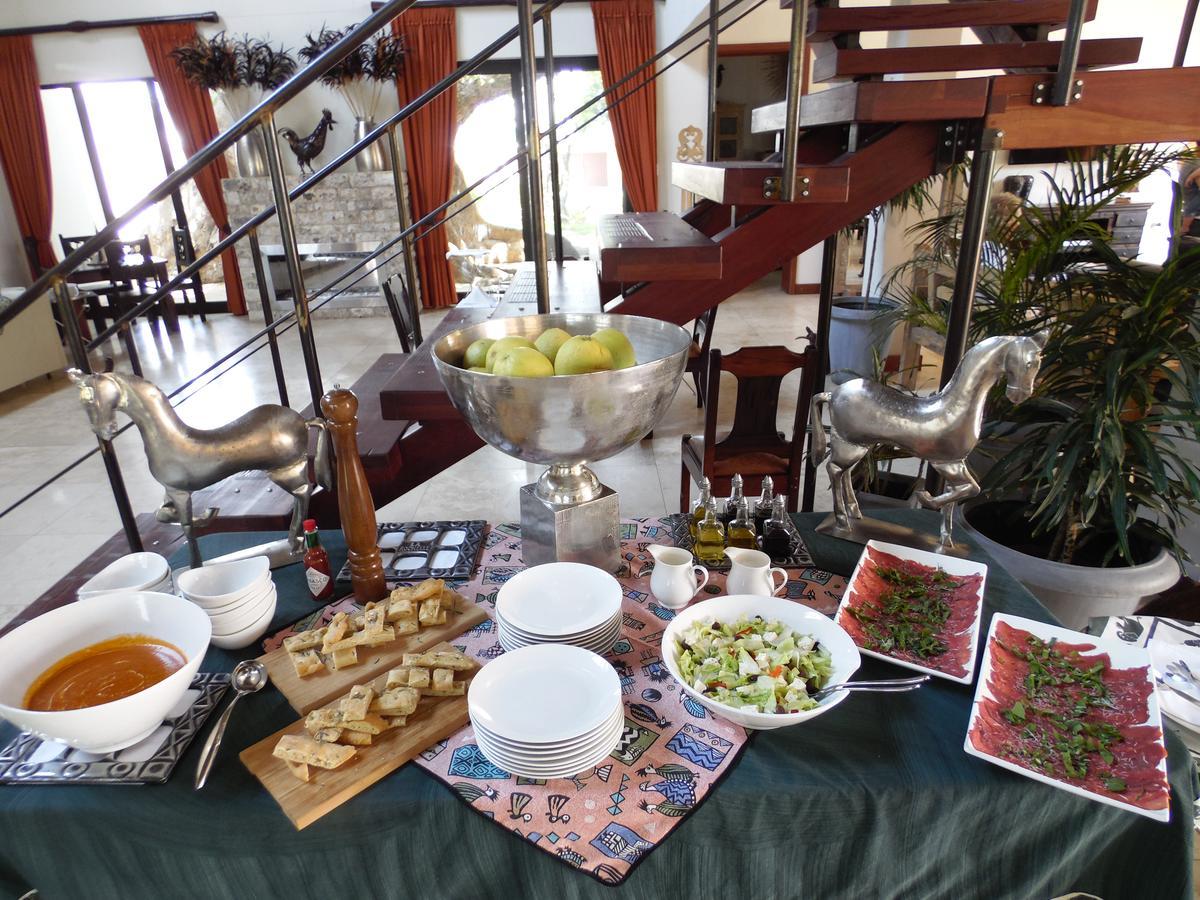 La Rochelle Lodge Okaukuejo Eksteriør bilde