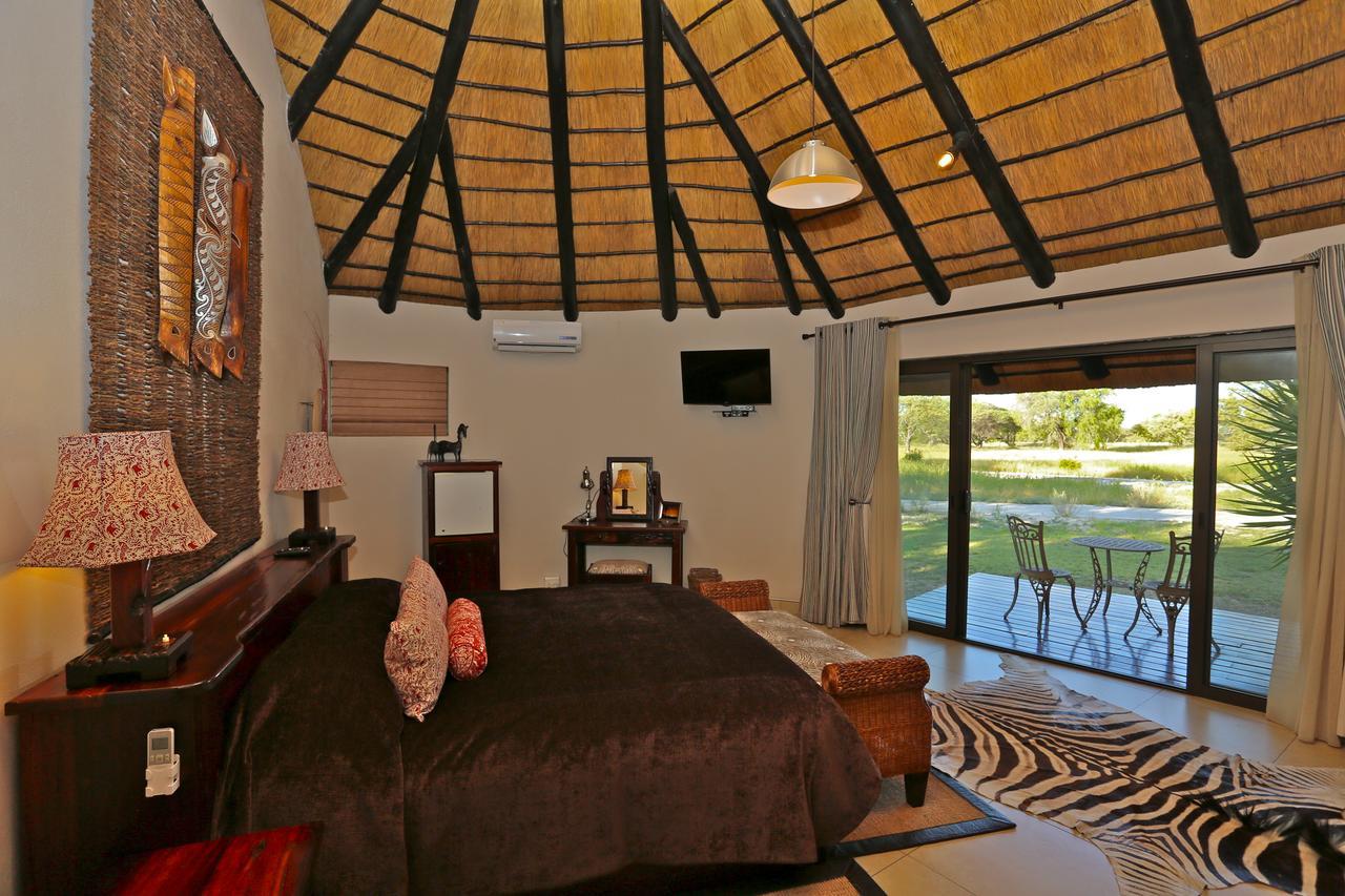 La Rochelle Lodge Okaukuejo Eksteriør bilde