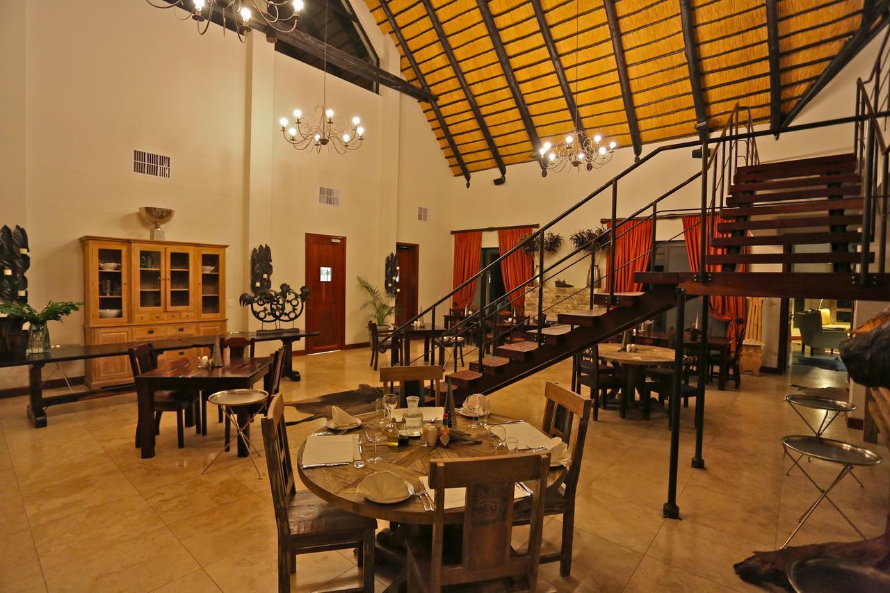La Rochelle Lodge Okaukuejo Eksteriør bilde