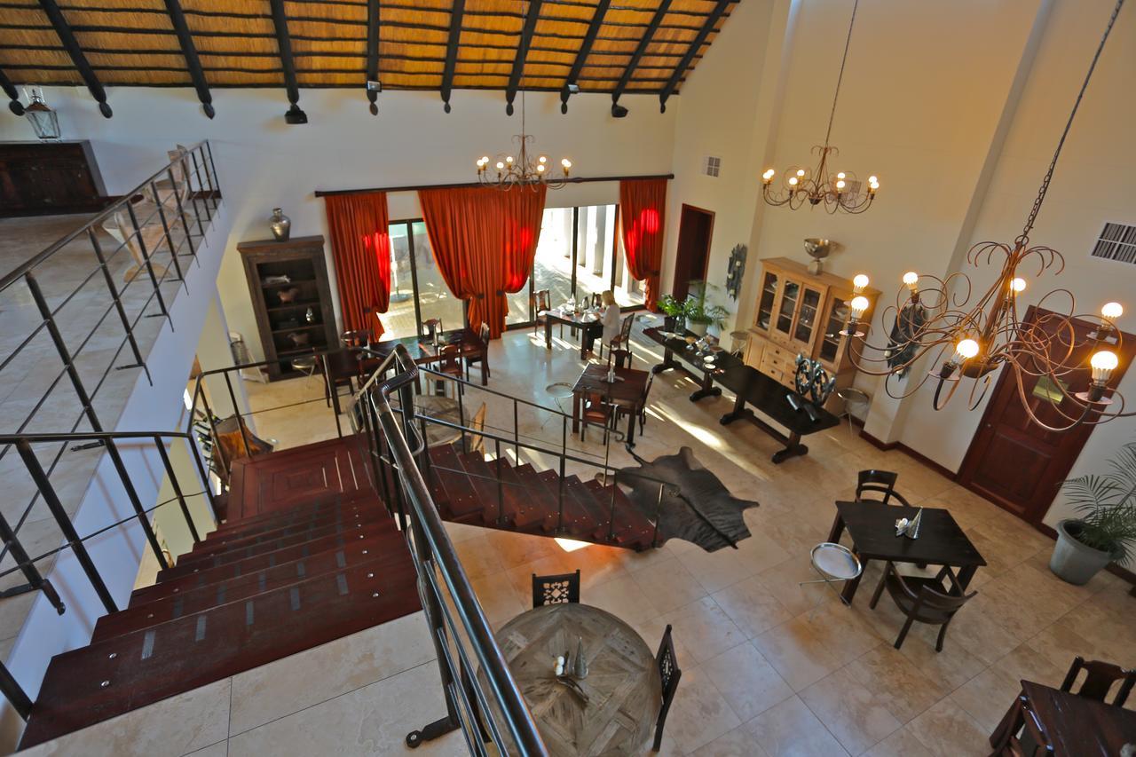 La Rochelle Lodge Okaukuejo Eksteriør bilde