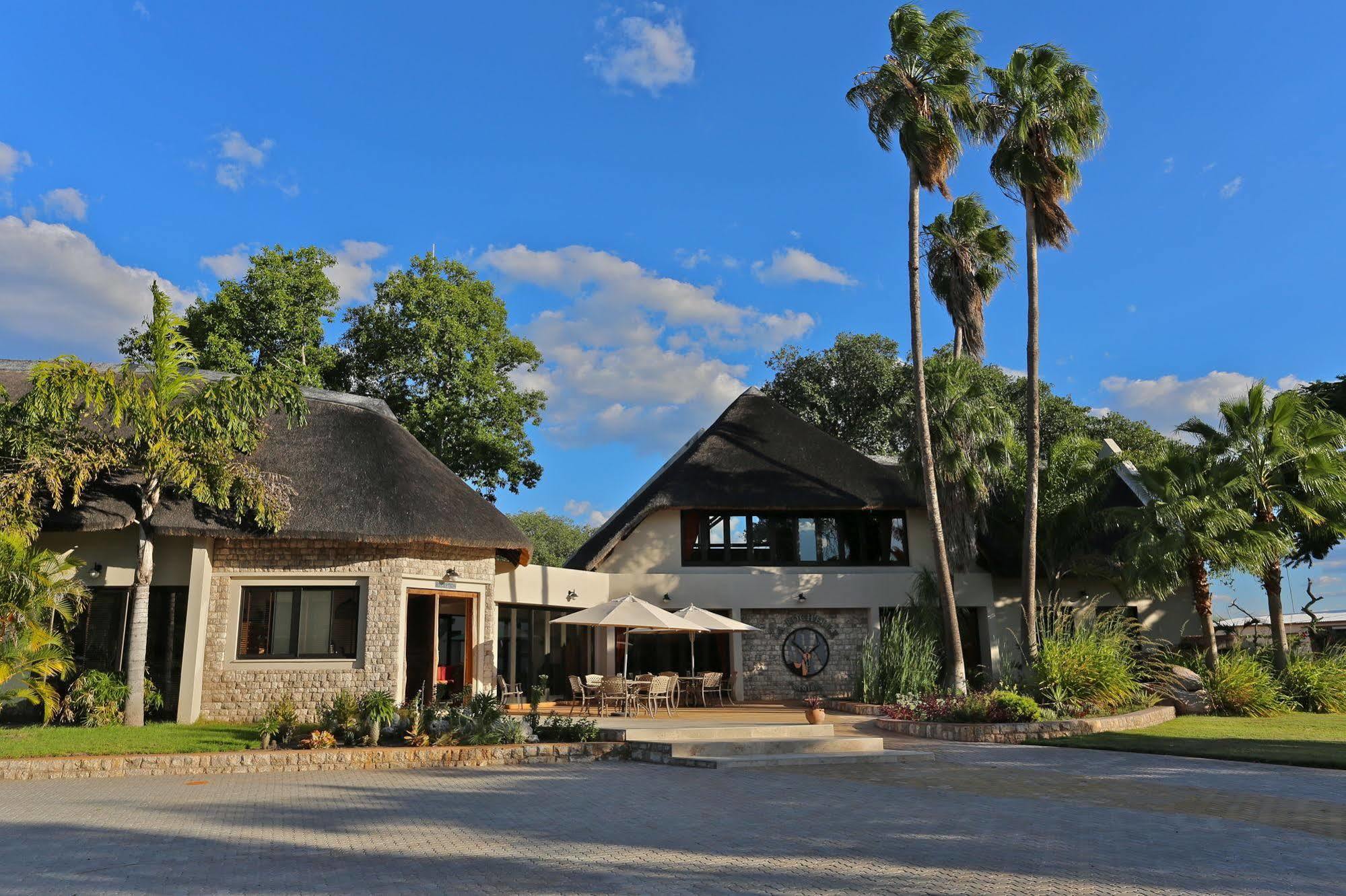 La Rochelle Lodge Okaukuejo Eksteriør bilde