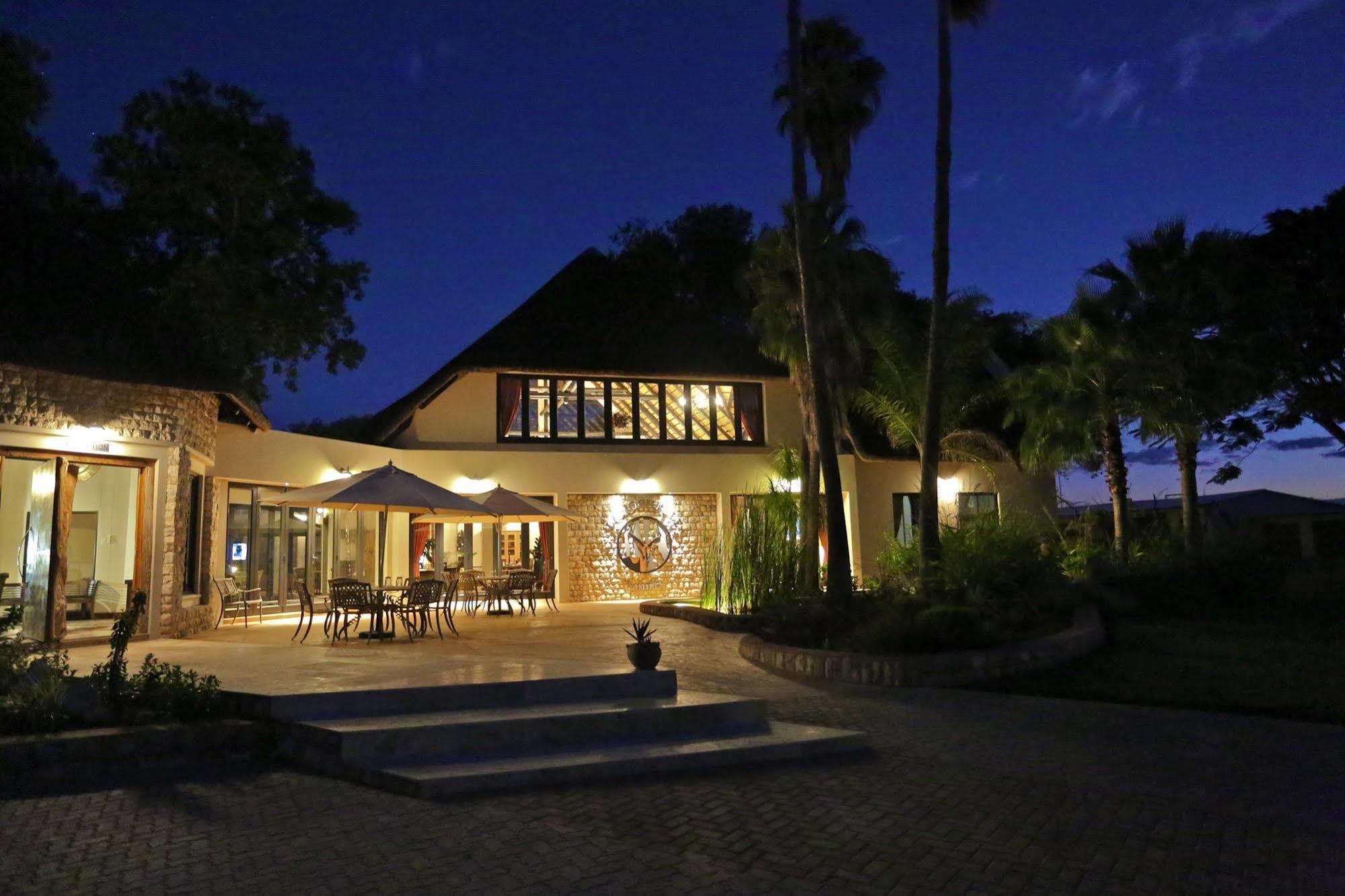 La Rochelle Lodge Okaukuejo Eksteriør bilde