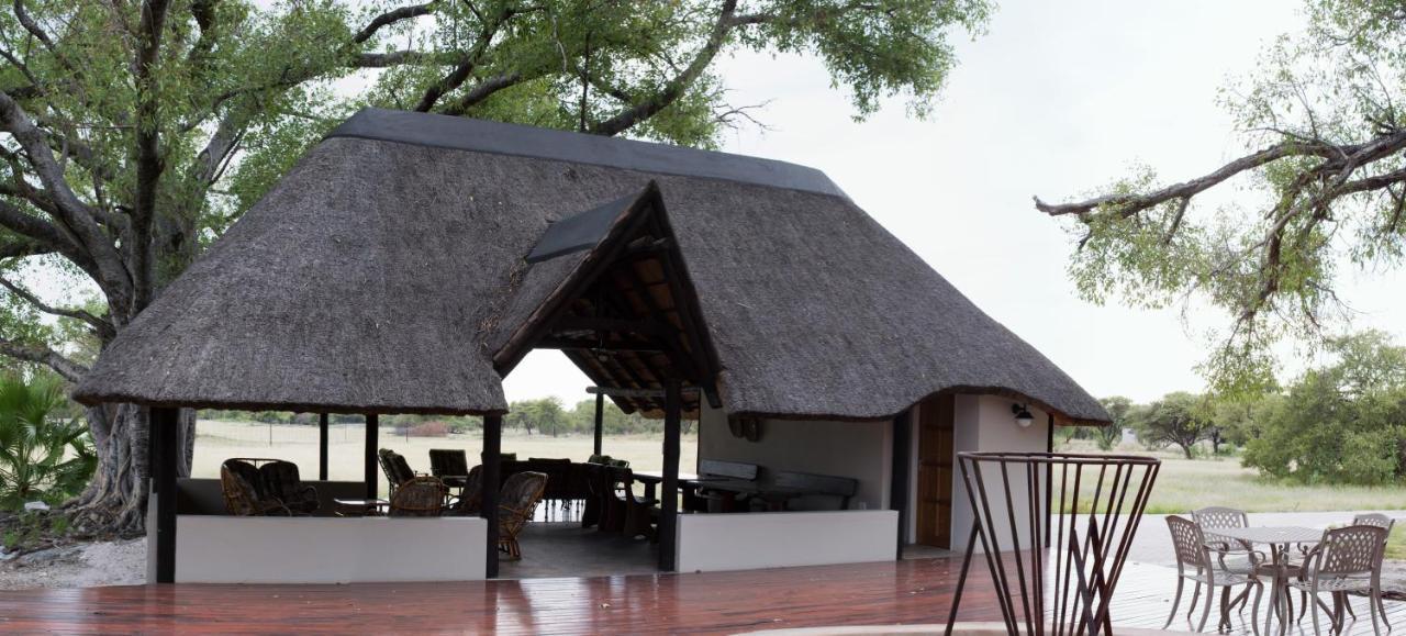 La Rochelle Lodge Okaukuejo Eksteriør bilde